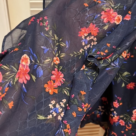 28. Love & Piece Boho Cropped Top in Floral - Picture 5 of 10